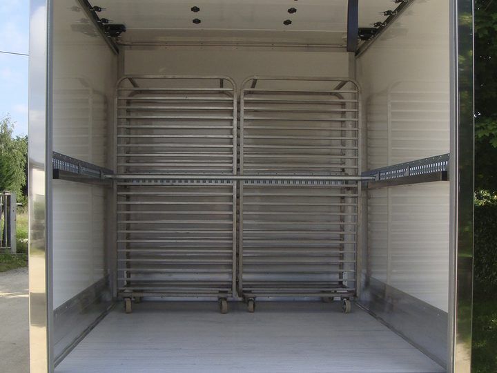 Interior con sistemas de carga