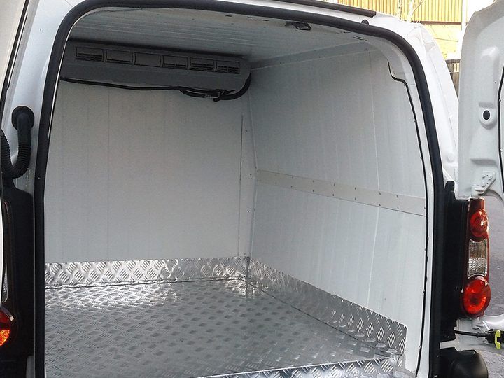 Interior de cámara frigorífica para vehículo